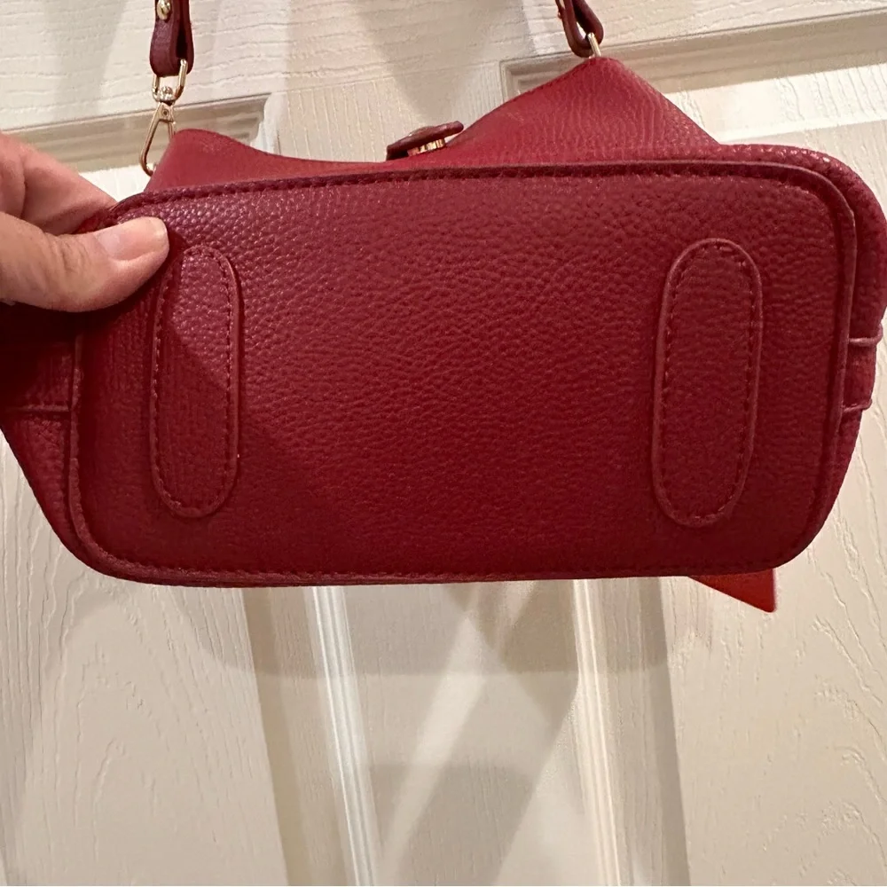 Montana West Red Crossbody Bag with Textured Material and Gold Hardware